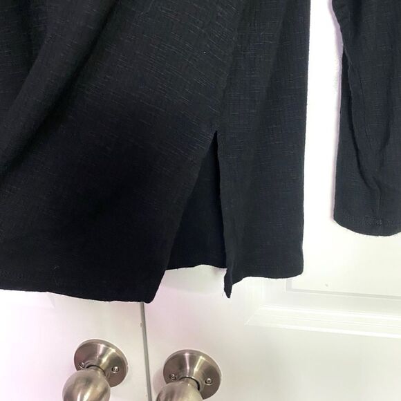 Torrid Black Top with Crochet Lace Accents, Soft, Stretchy, V-Neck Size 1X - Picture 8 of 9